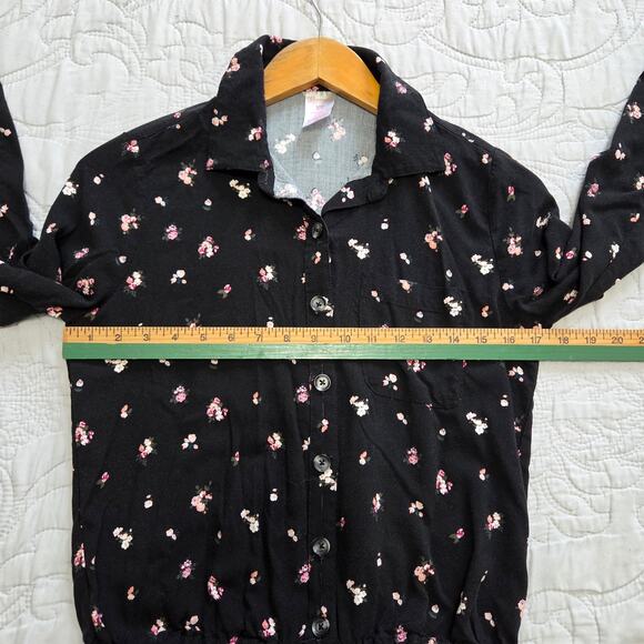 No Boundaries Woman's Black Floral Button Down Blouse Size Small - Picture 5 of 5